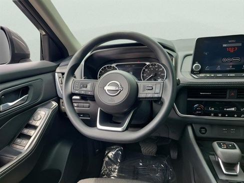 Used 2024 Nissan Rogue SV AWD/4WD image 18