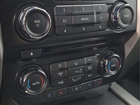 Used 2015 Ford F150 Lariat image 15