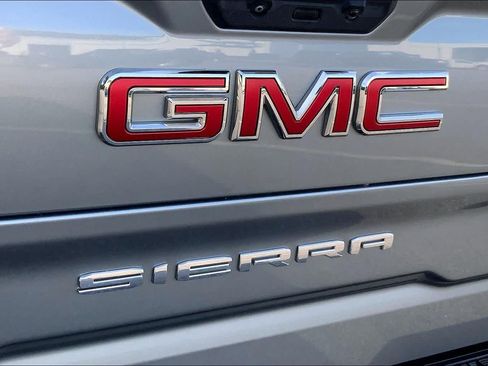 Used 2023 GMC Sierra 1500 SLT w/ SLT Premium Package AWD/4WD image 10