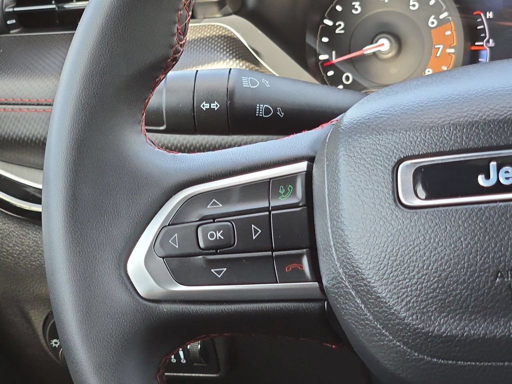 Used 2025 Jeep Compass Trailhawk AWD/4WD image 23