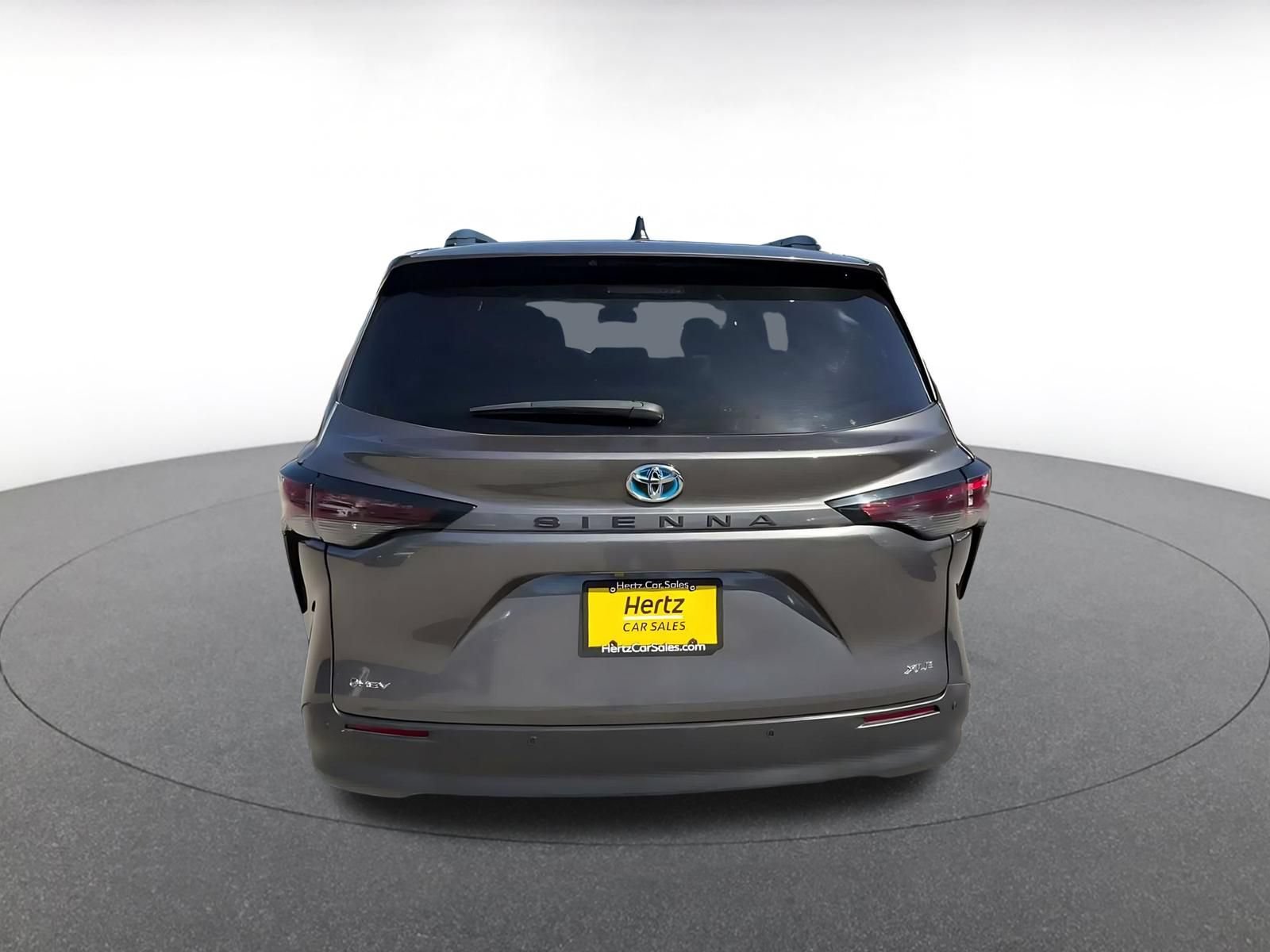 Used 2025 Toyota Sienna XLE FWD image 12