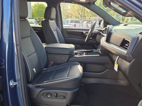 New 2026 Chevrolet Suburban Premier w/ Sun And Tow Package AWD/4WD image 14