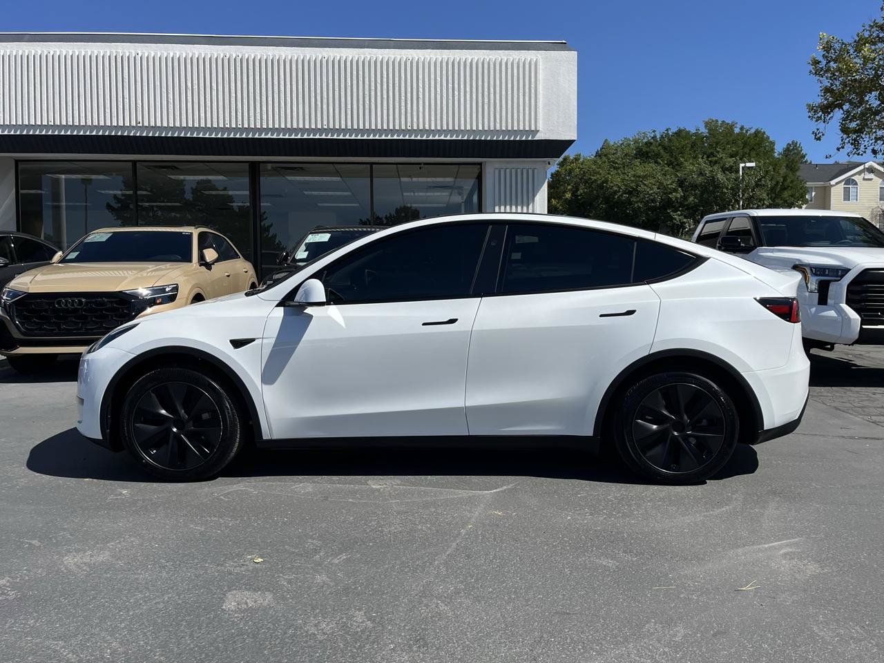 Used 2025 Tesla Model Y Long Range AWD/4WD image 16