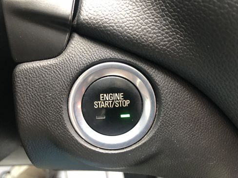 Used 2020 Chevrolet Equinox LT image 32