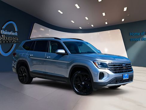New 2026 Volkswagen Atlas SE FWD image 2