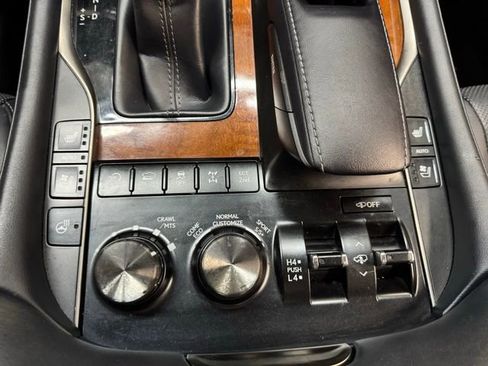 Used 2019 Lexus LX 570 4WD w/ Luxury Package image 13