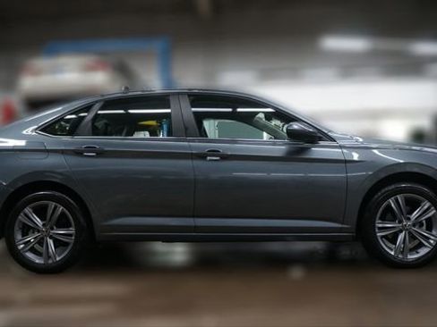 Certified 2023 Volkswagen Jetta SE image 8