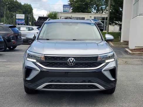Certified 2023 Volkswagen Taos SE w/ Panoramic Sunroof Package FWD image 2