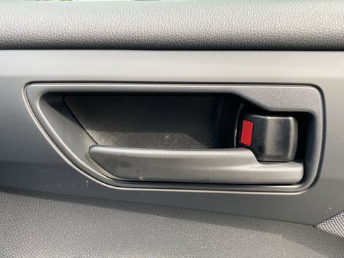 Used 2021 Toyota Highlander LE image 39