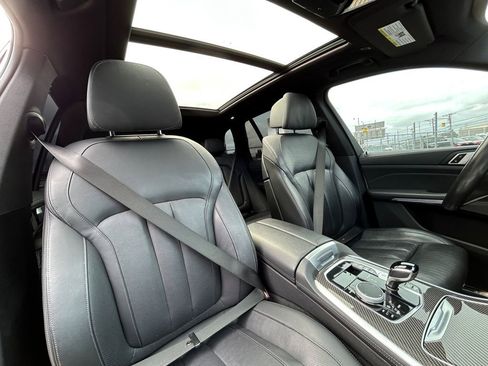 Used 2022 BMW X5 M50i w/ Premium Package image 28