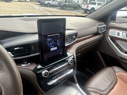 Used 2024 Ford Explorer King Ranch w/ Technology Package image 58