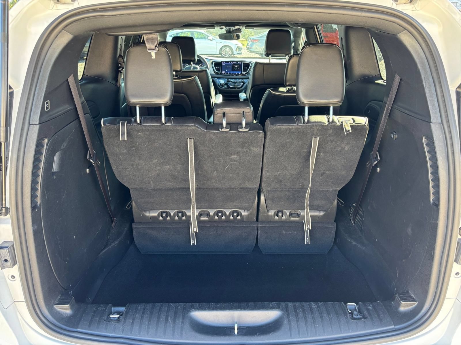 Used 2025 Chrysler Pacifica Limited FWD image 35