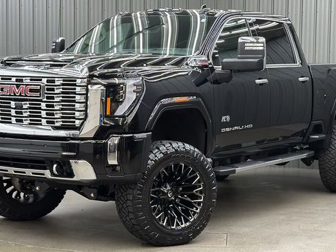 Used 2025 GMC Sierra 3500 Denali w/ Denali Reserve Package image 1