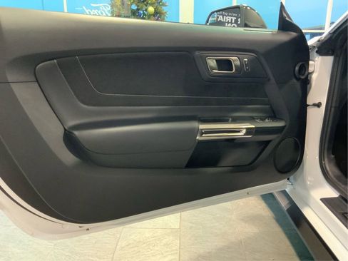 Used 2016 Ford Mustang Shelby GT350 w/ Technology Package image 20