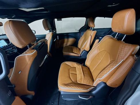 New 2026 Chrysler Pacifica Pinnacle image 24