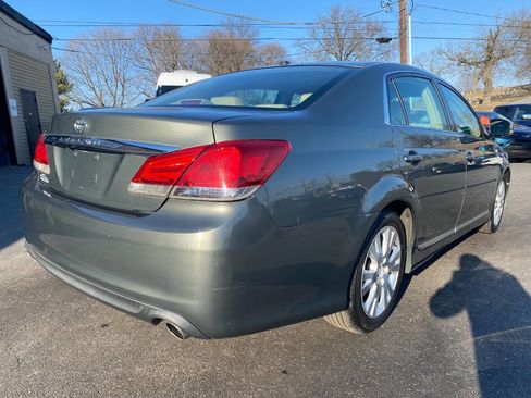 Used 2011 Toyota Avalon Limited image 3