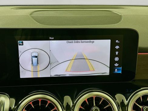 Used 2023 Mercedes-Benz GLB 250 GLB 250 image 14