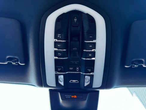 Used 2022 Porsche Macan Sport Edition w/ Premium Package Plus image 25