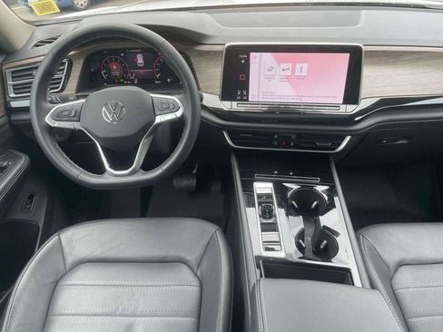 Used 2025 Volkswagen Atlas SEL AWD/4WD image 16