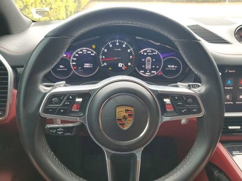 Used 2022 Porsche Cayenne Platinum Edition image 21