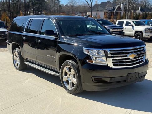 Used 2016 Chevrolet Suburban LS image 3