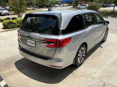 Used 2024 Honda Odyssey EX-L image 10