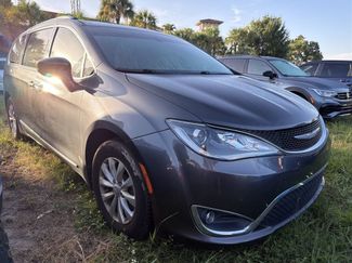 Used 2018 Chrysler Pacifica Touring-L FWD video 1