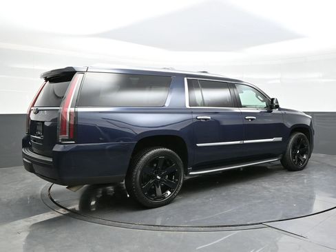 Used 2019 Cadillac Escalade ESV Luxury image 7