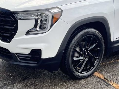 Used 2023 GMC Terrain SLE w/ Driver Convenience Package FWD image 8