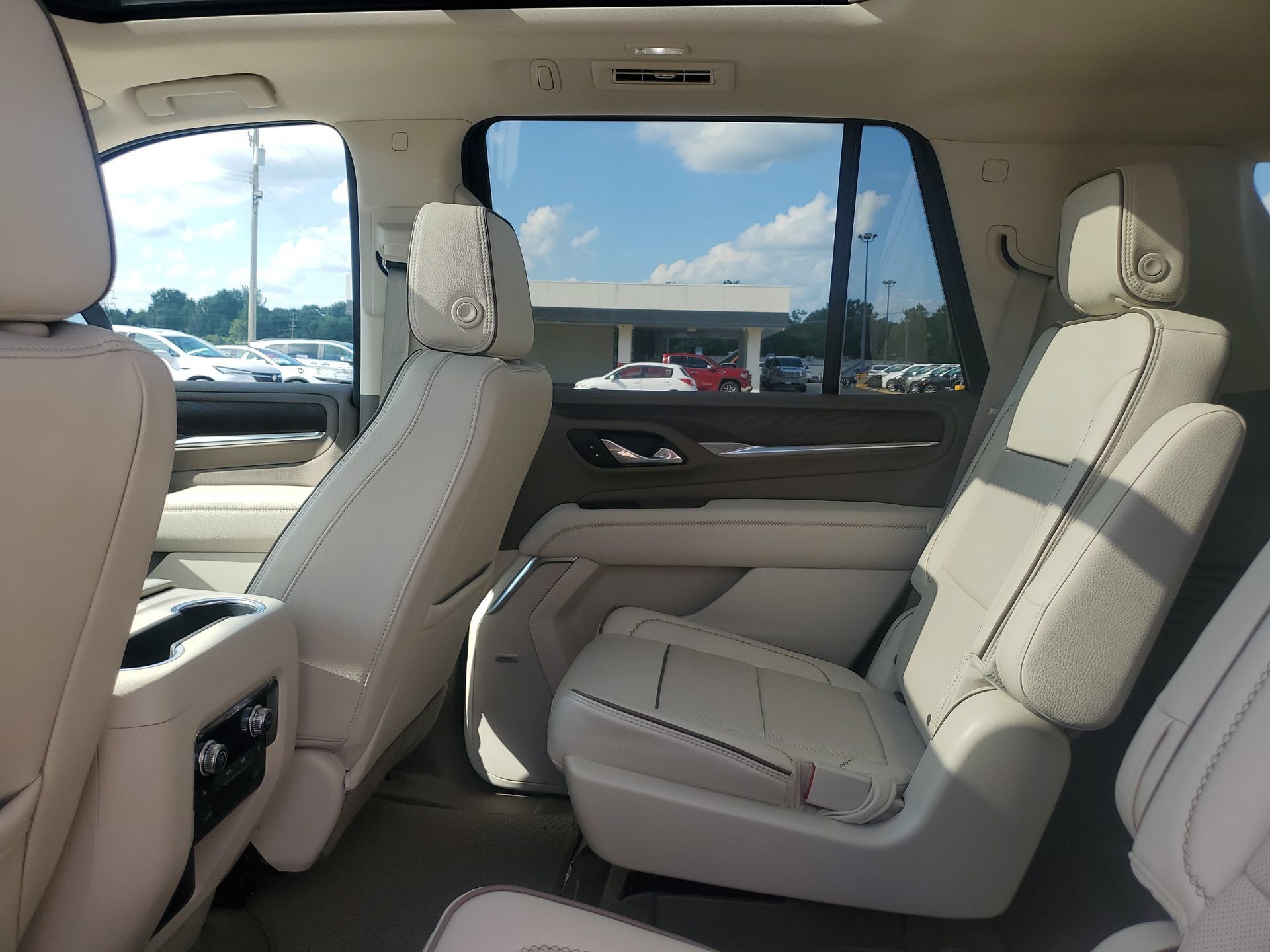 Used 2024 GMC Yukon Denali w/ Max Trailering Package AWD/4WD image 32