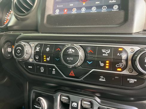 Used 2022 Jeep Gladiator Sport image 22