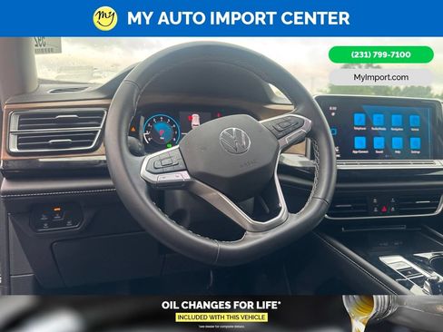 Used 2025 Volkswagen Atlas SE w/ Black Wheel Package AWD/4WD image 9