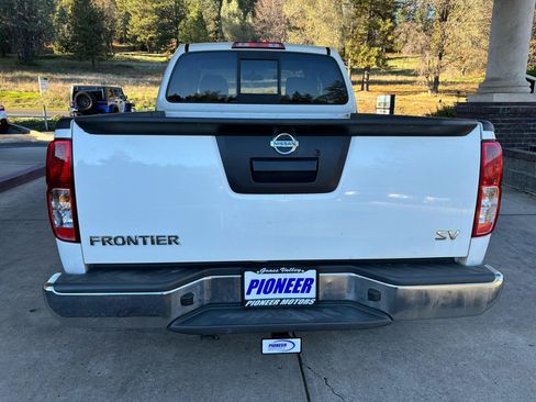 Used 2020 Nissan Frontier SV RWD image 8