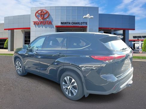 Used 2020 Toyota Highlander XLE AWD/4WD image 4