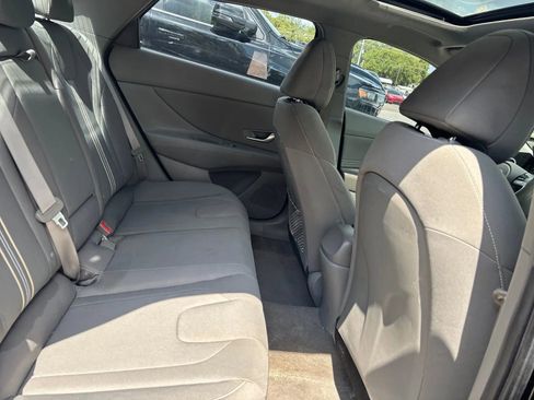 Used 2021 Hyundai Elantra SEL w/ Convenience + Premium Package FWD image 12