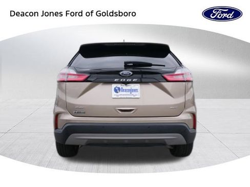 Used 2021 Ford Edge SEL w/ Convenience Package image 4