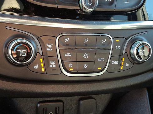 Certified 2023 Chevrolet Traverse LT AWD/4WD image 18