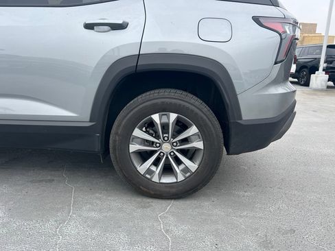 Used 2025 Chevrolet Equinox LT FWD image 9