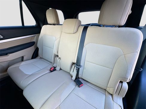 Used 2017 Ford Explorer XLT image 20
