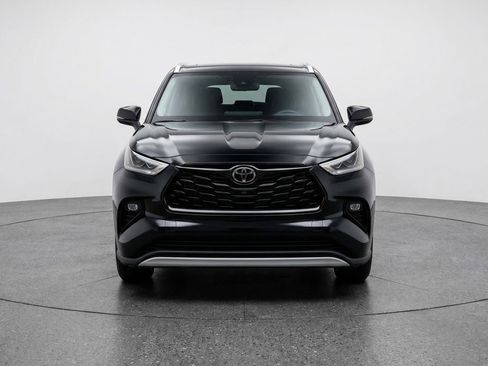 Used 2025 Toyota Highlander XSE AWD/4WD image 2