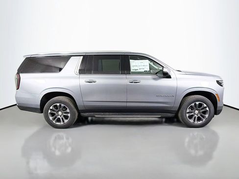 New 2026 Chevrolet Suburban LT w/ Comfort Package AWD/4WD image 4