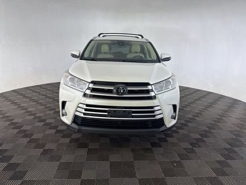 Used 2019 Toyota Highlander XLE AWD/4WD image 2
