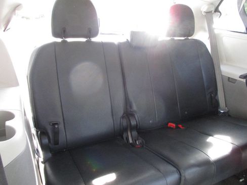 Used 2013 Toyota Sienna SE image 28