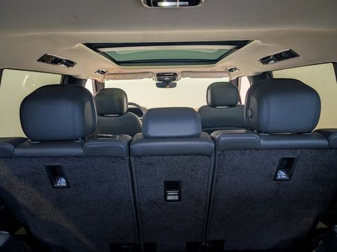 Used 2024 Land Rover Range Rover Long Wheelbase SE image 31