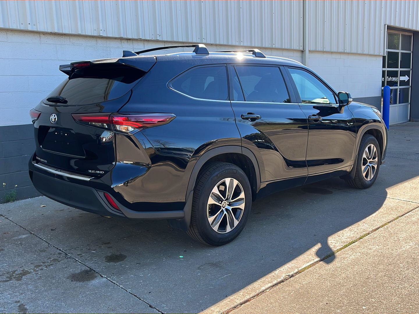 Used 2024 Toyota Highlander XLE AWD/4WD image 34