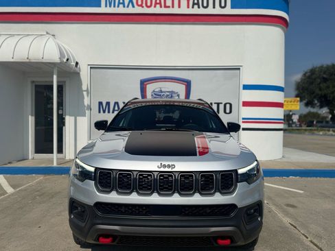 Used 2025 Jeep Compass Trailhawk w/ Trailhawk Elite Group AWD/4WD image 13