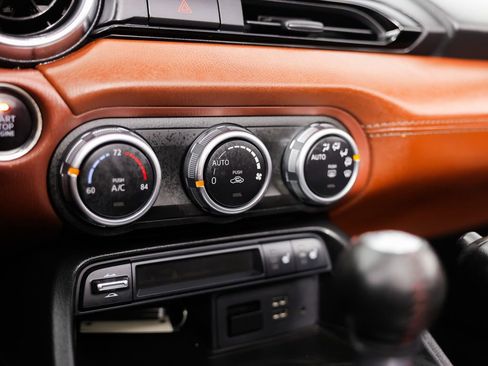 Used 2019 MAZDA MX-5 Miata RF Grand Touring image 27