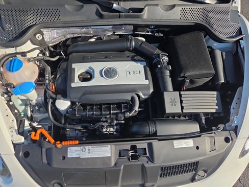 Used 2012 Volkswagen Beetle Turbo FWD image 20