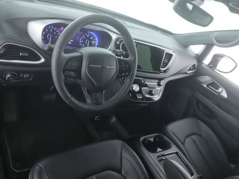 Used 2024 Chrysler Pacifica Touring-L w/ S Appearance Package FWD image 17