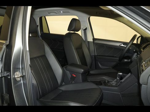 Used 2022 Volkswagen Tiguan SE AWD/4WD image 30